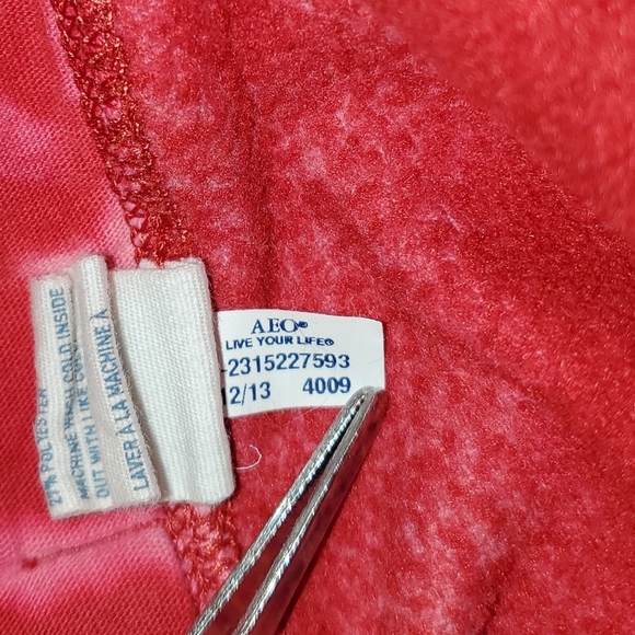 American Eagle Red Tie-Dye Shorts - Picture 11 of 12